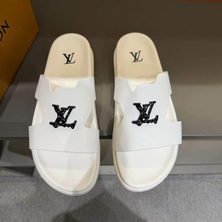 Picture of Louis Vuitton Slippers _SKULVsz38-45mnq0238667